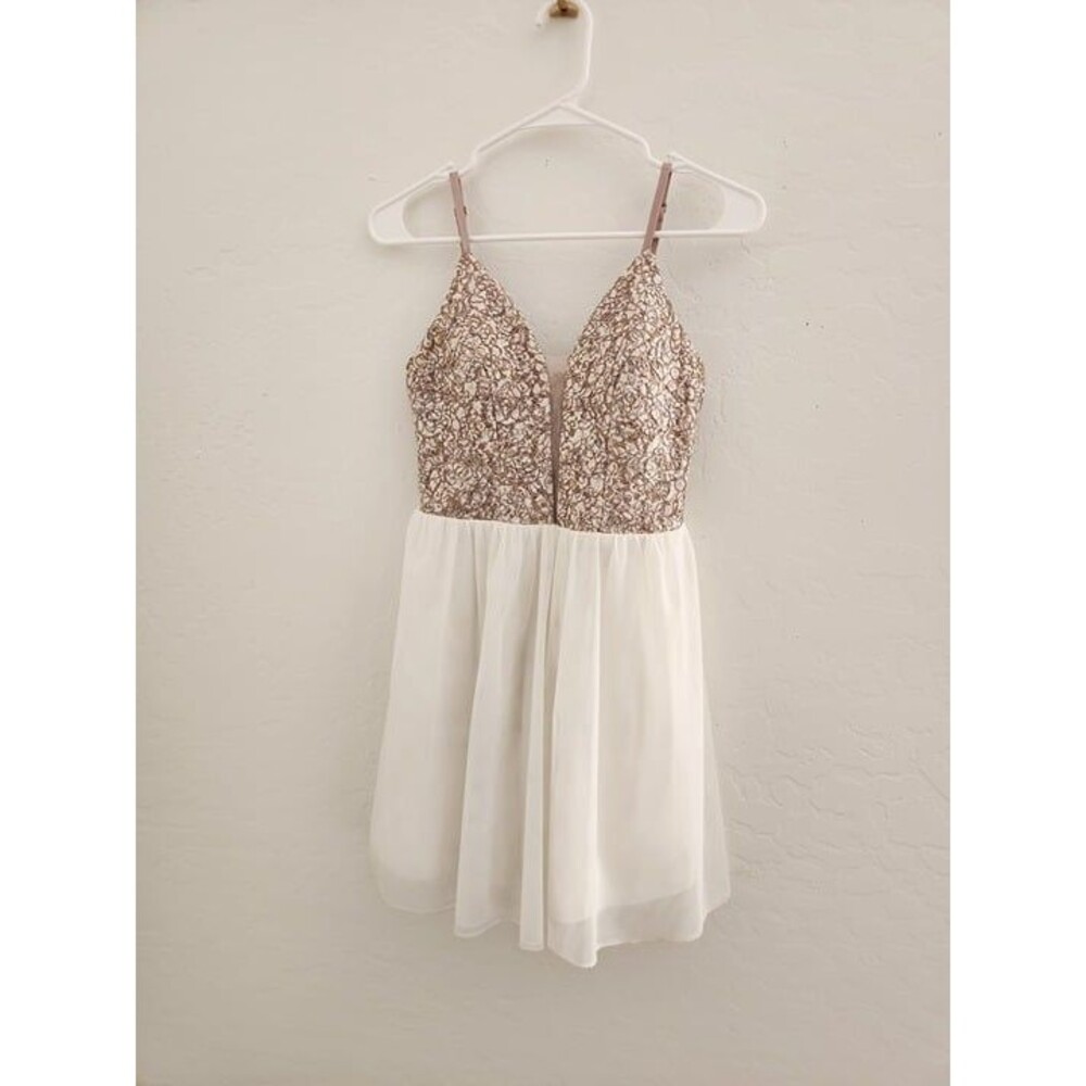 Sparkling Short Dress - Perfect for Prom or Party! size 3